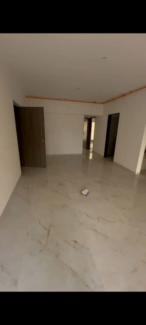 Room in 4 BHK Apartment at LK Umang Heights, Andheri West – for Rent