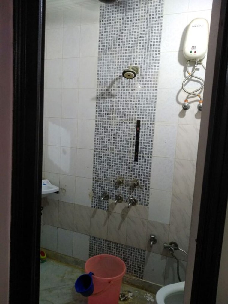 Bathroom, lajpat nagar 4 1 Bedroom 545 Sq.Ft. Builder Floor In Lajpat Nagar 4 Delhi 10326511