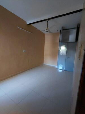 Room in 1 BHK Builder Floor at Vijay Park – for Rent