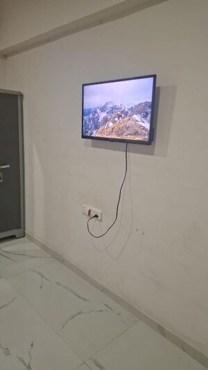 Room in 2 BHK Apartment at Lake avenue CHS, Powai – for Rent