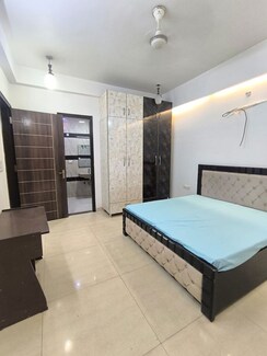 4 BHK + Servant Room Apartment For Sale in SS Hibiscus