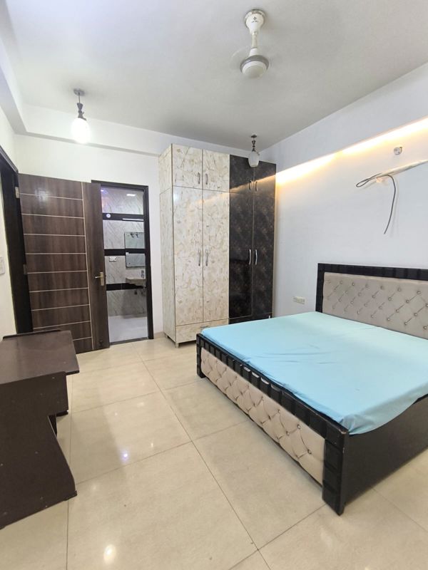4 BHK + Servant Room Apartment For Sale in SS Hibiscus
