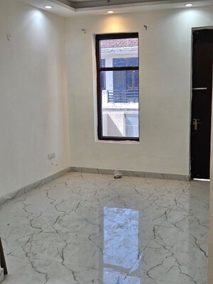 Room in 3 BHK Builder Floor at Green Fields Colony – for Rent
