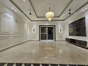 Bathroom in 4 BHK Builder Floor at Green Fields Colony – for Rent