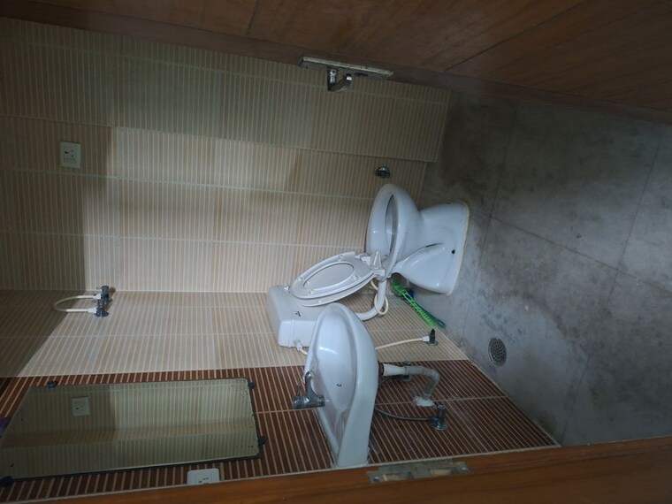 Bathroom, sector 100 2 Bedroom 162 Sq.Mt. Builder Floor In Sector 100 Noida 10326820