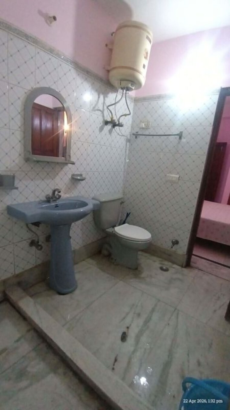 Bathroom, sector 15 ii 3 Bedroom 1700 Sq.Ft. Independent House In Sector 15 ii Gurgaon 10326861