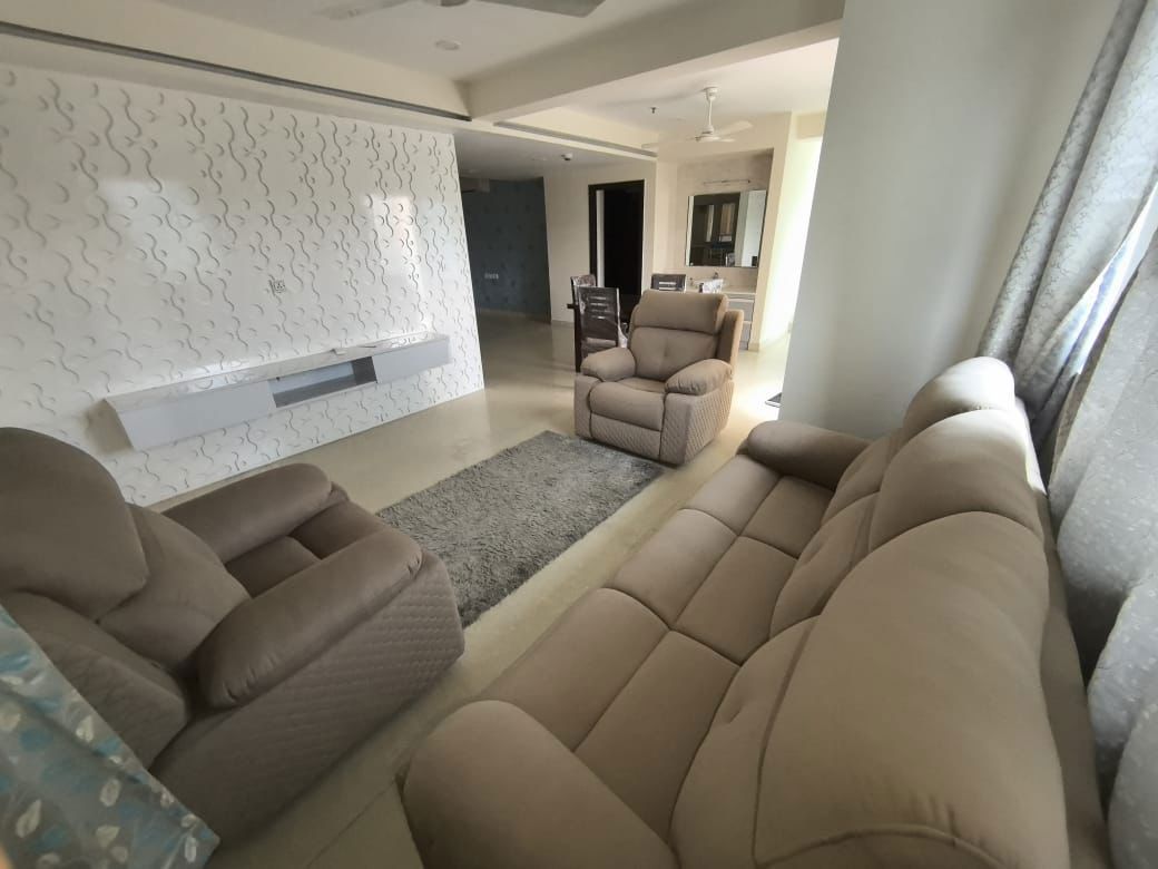 3 BHK + Pooja Room,Servant Room Apartment For Rent in Golf Edge
