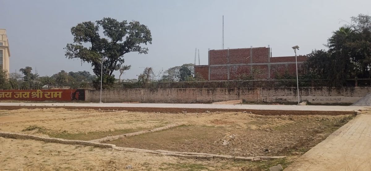 Plot For Sale in Safedabad
