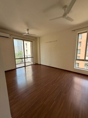 Room in 3 BHK Apartment at Pioneer Park Phase 1, Sector 61 – for Sale