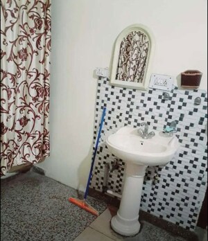 Bathroom in 2 BHK Builder Floor at Sector 23 – for Rent