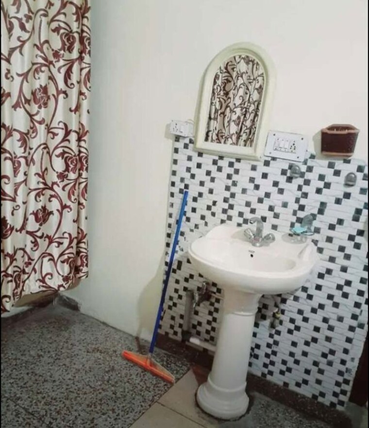 Bathroom, sector 23 2 Bedroom 1500 Sq.Ft. Builder Floor In Sector 23 Chandigarh 10327029