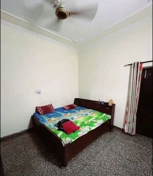 Bedroom in 2 BHK Builder Floor at Sector 23 – for Rent