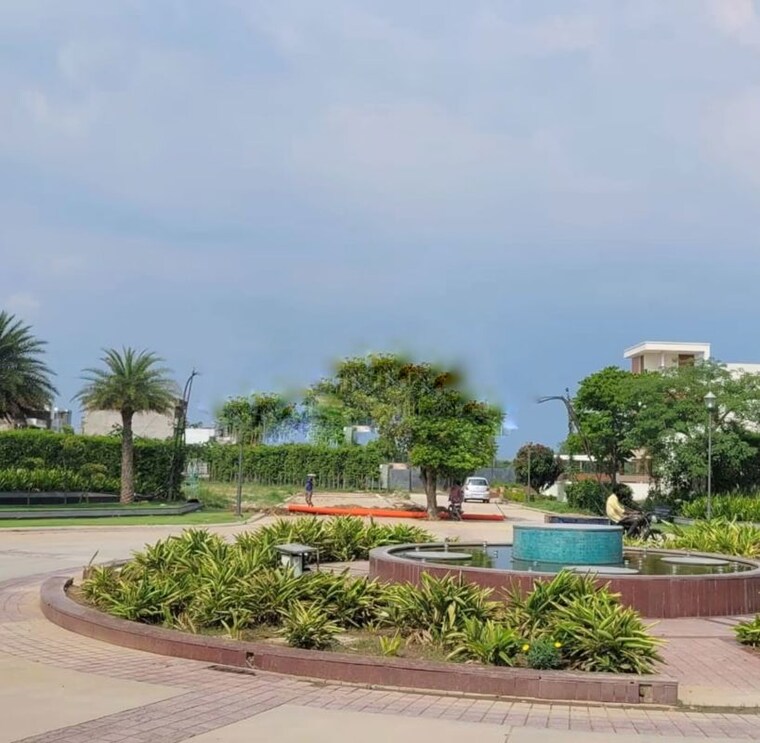 Garden, omaxe-new-chandigarh  321 Sq.Yd. Plot In North Mullanpur Chandigarh 10275321