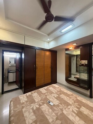 Room in 3 BHK Apartment at Juhu – for Rent