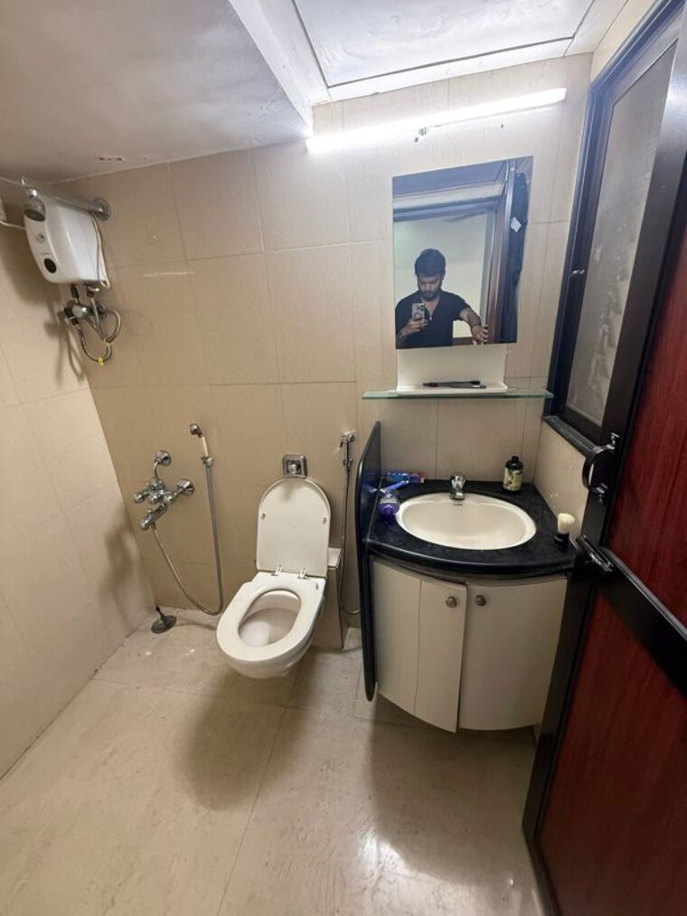 Bathroom, juhu 3 Bedroom 995 Sq.Ft. Apartment In Juhu Mumbai 10327107