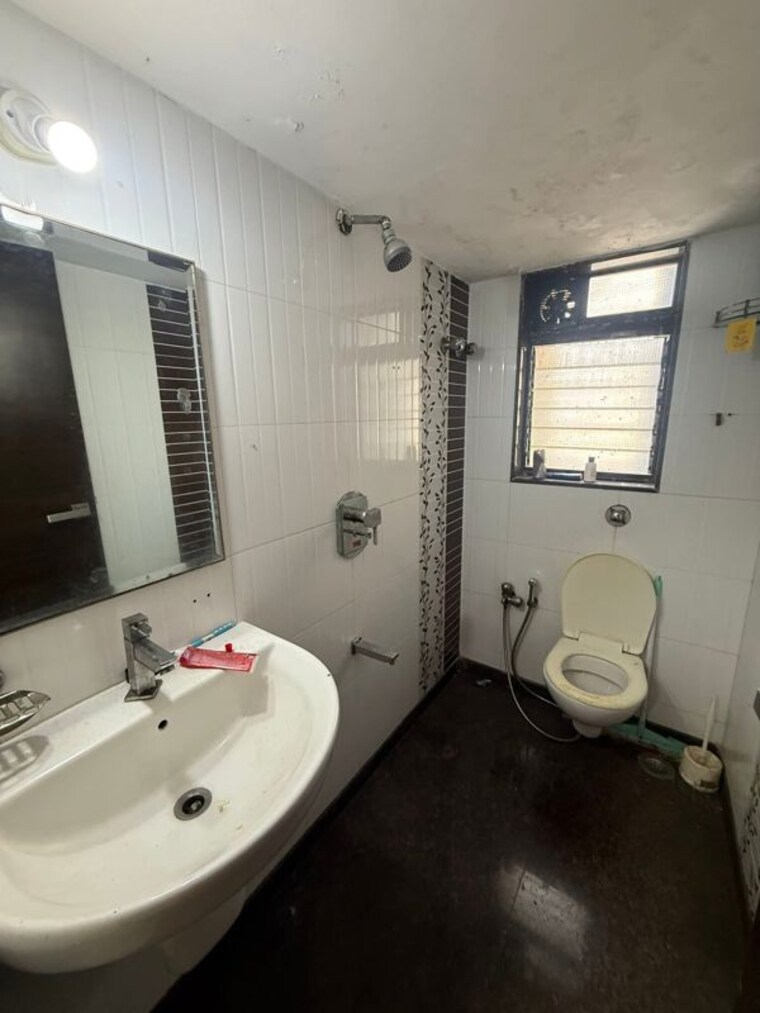 Bathroom, juhu 3 Bedroom 995 Sq.Ft. Apartment In Juhu Mumbai 10327107