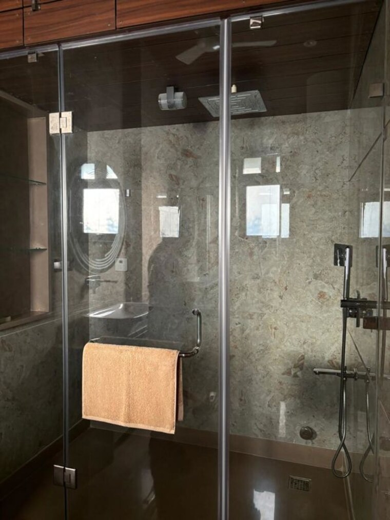 Bathroom, vasant kunj 6+ Bedroom 3025 Sq.Yd. Villa In Vasant Kunj Delhi 9139348