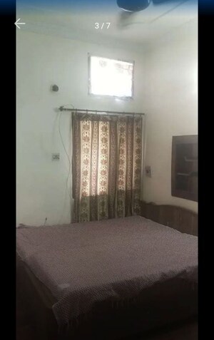 Room in 2 BHK Builder Floor at Sector 43 – for Rent