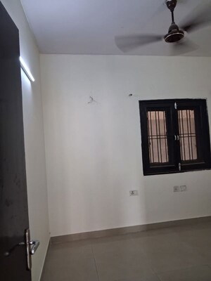 Room in 3 BHK Apartment at BPTP Discovery Park, Sector 80 – for Rent