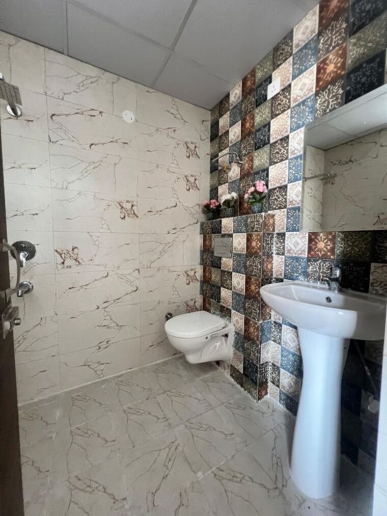 Bathroom, bhago majra road 3 Bedroom 1400 Sq.Ft. Apartment In Bhago Majra Road Kharar 10327194