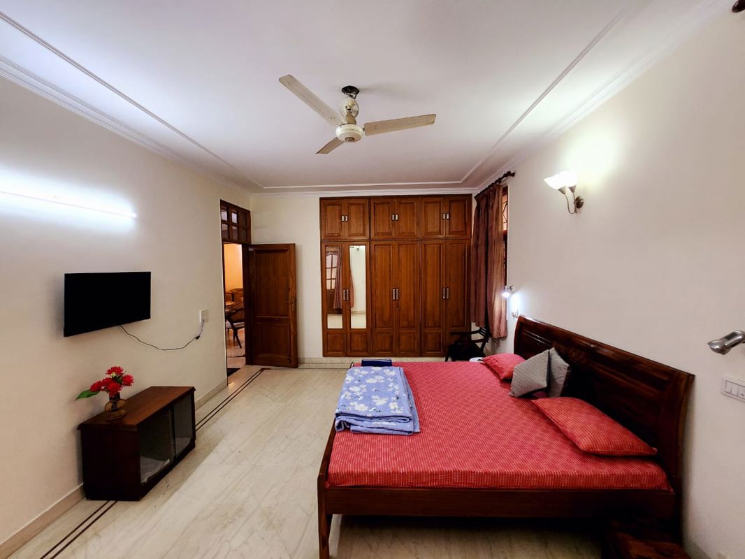 4 BHK + Servant Room Builder Floor For Rent in Saket