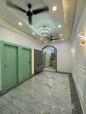 Lobby in 2 BHK Builder Floor at Bhasin Apartments, Niti Khand I – for Sale