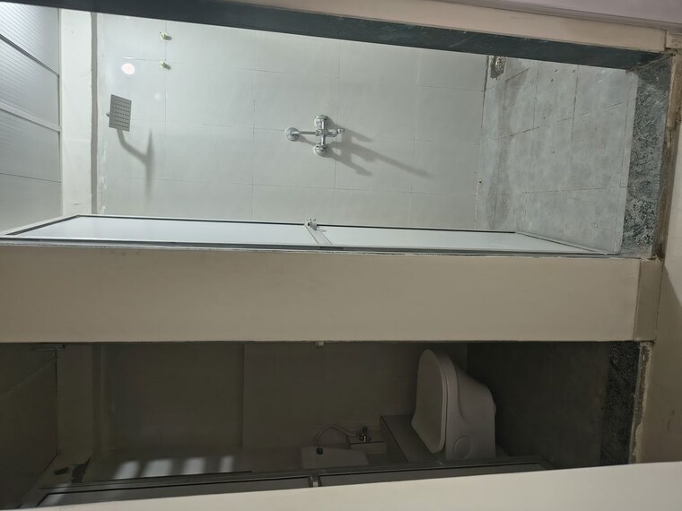 Bathroom, sion 1 Bedroom 300 Sq.Ft. Apartment In Sion Mumbai 10327228