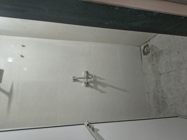 Bathroom, sion 1 Bedroom 300 Sq.Ft. Apartment In Sion Mumbai 10327228