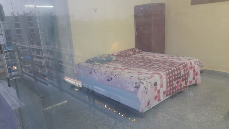 Bedroom, sector 25 3 Bedroom 180 Sq.Yd. Builder Floor In Sector 25 Gurgaon 10327254