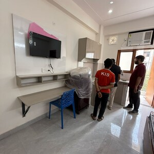 Parking in 1 RK Builder Floor at Sector 18 – for Rent