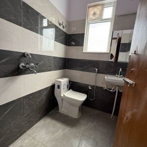 Team Area in 1 RK Builder Floor at Sector 18 – for Rent