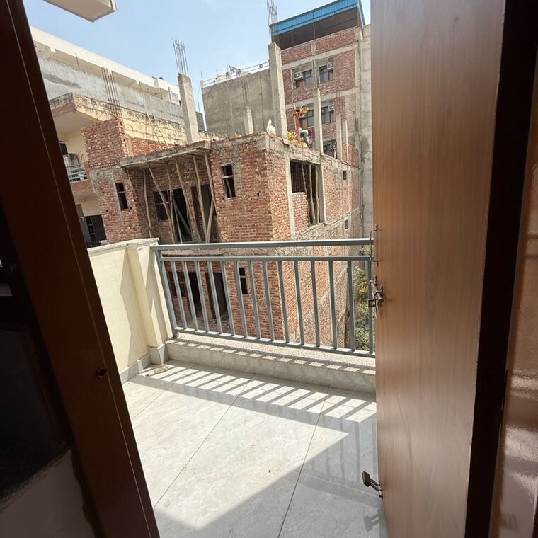 Balcony, sector 18 1 RK 150 Sq.Ft. Builder Floor In Sector 18 Gurgaon 10327274