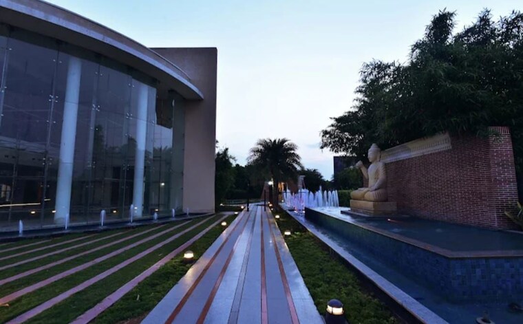 Swimming Pool, omaxe-lake 4 Bedroom 2300 Sq.Ft. Apartment In North Mullanpur Chandigarh 9882655