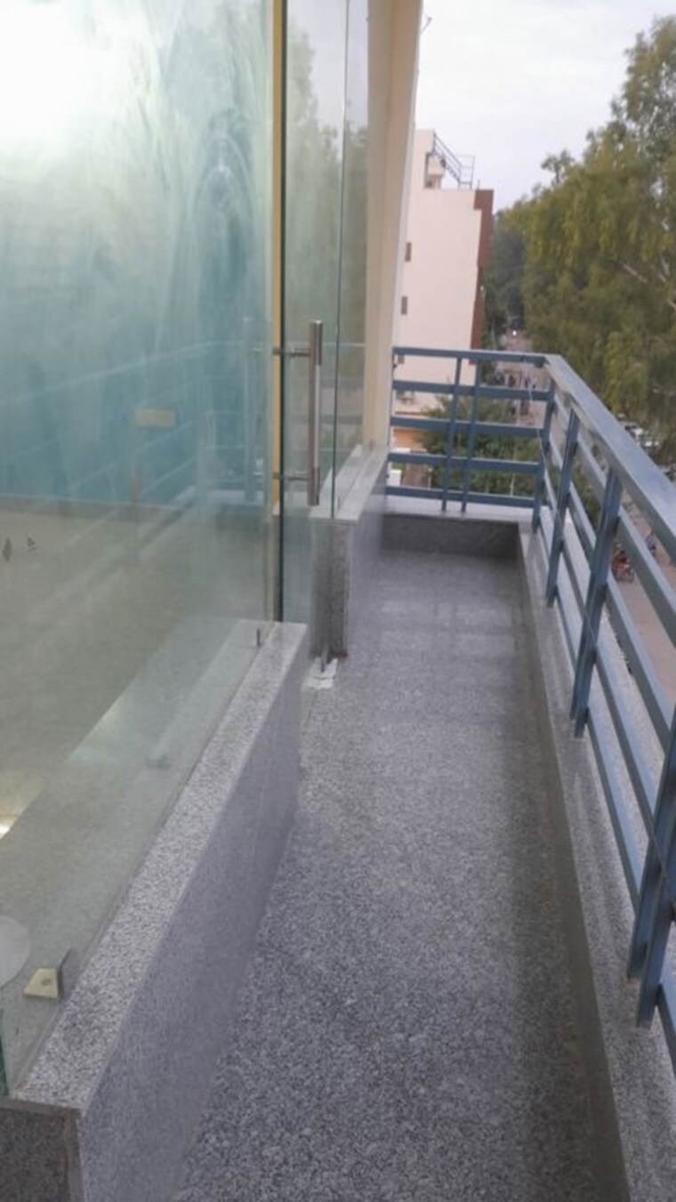 Balcony, dlf city phase 3 1 Bedroom 100 Sq.Yd. Builder Floor In Dlf City Phase 3 Gurgaon 10327291