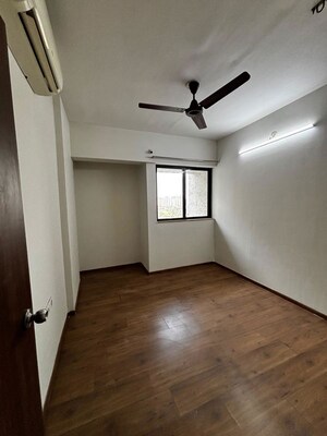Room in 2 BHK Apartment at Lodha Lakeshore Greens, Dombivli East – for Rent