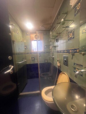 Bathroom in 4 BHK Villa at Chembur – for Rent