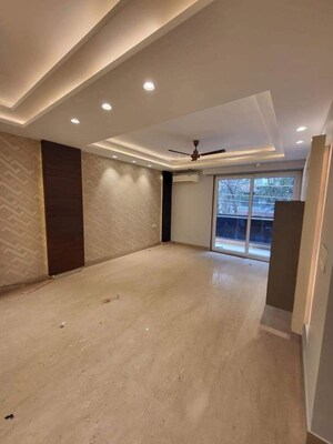 Room in 3 BHK Builder Floor at Sushant Lok I – for Rent