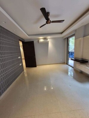 Team Area in 3 BHK Builder Floor at Sushant Lok I – for Rent