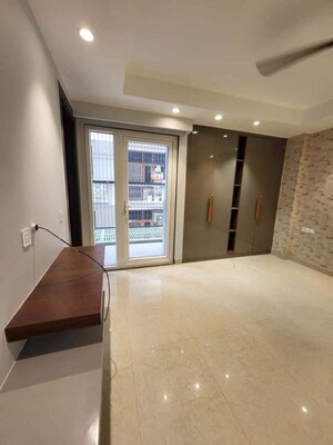 Room in 3 BHK Builder Floor at Sushant Lok I – for Rent