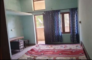 1 RK Builder Floor For Rent in Sector 61