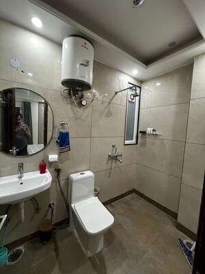 Bathroom in 2 BHK Builder Floor at Sector 40 – for Rent