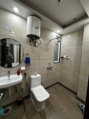 Attached Bathroom in 2 BHK Builder Floor at Sector 40 – for Rent