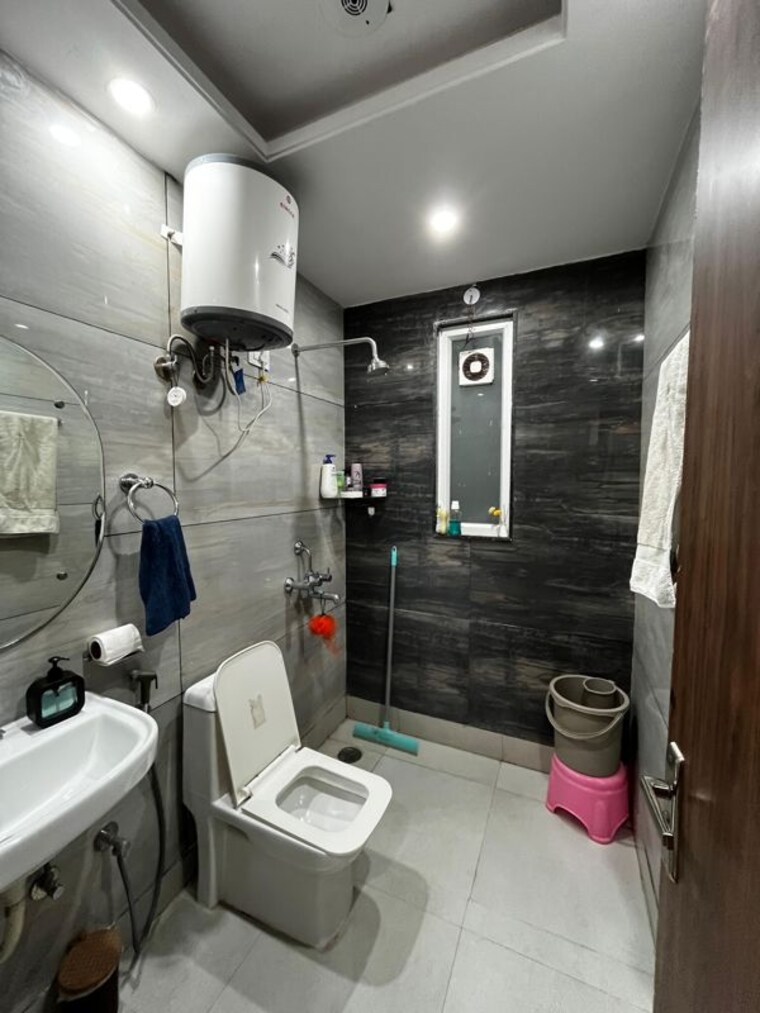Attached Bathroom, sector 40 2 Bedroom 1500 Sq.Ft. Builder Floor In Sector 40 Gurgaon 10327365
