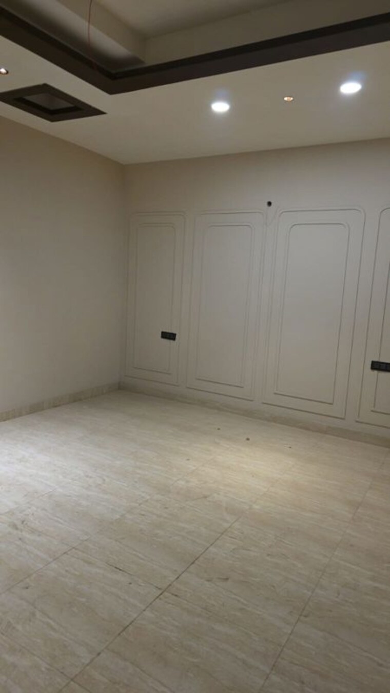 Room, new industrial township 3 Bedroom 150 Sq.Yd. Builder Floor In New Industrial Township Faridabad 10327401