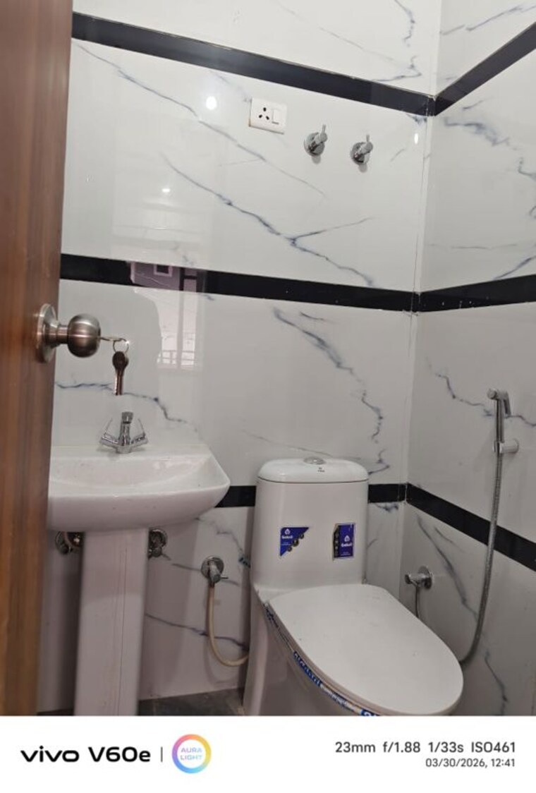 Attached Bathroom, patel nagar 2 Bedroom 1500 Sq.Ft. Builder Floor In Patel Nagar Gurgaon 10327411