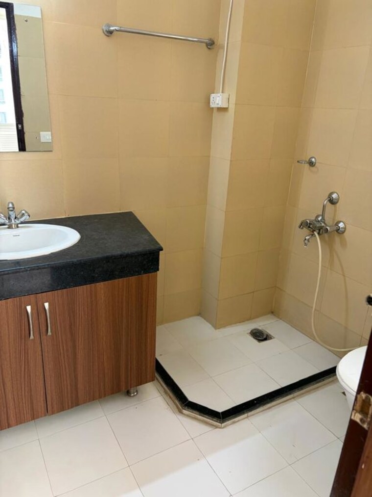 Bathroom, pioneer-park-phase-1 3 Bedroom 2060 Sq.Ft. Apartment In Sector 61 Gurgaon 10327426