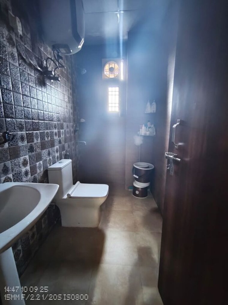 Bathroom, old dlf 2 Bedroom 1300 Sq.Ft. Builder Floor In Old Dlf Gurgaon 10327432
