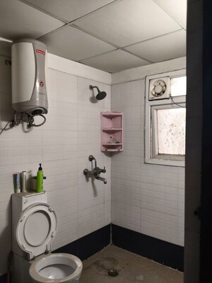 Team Area in 3 BHK Builder Floor at Alaknanda – for Rent