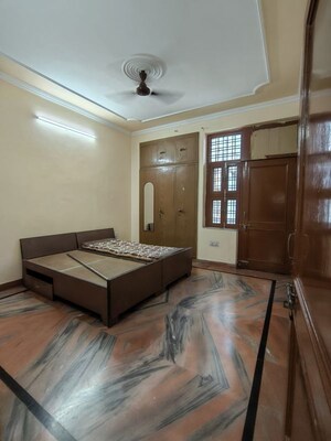 Bedroom in 2.5 BHK Builder Floor at Sector 39 – for Rent