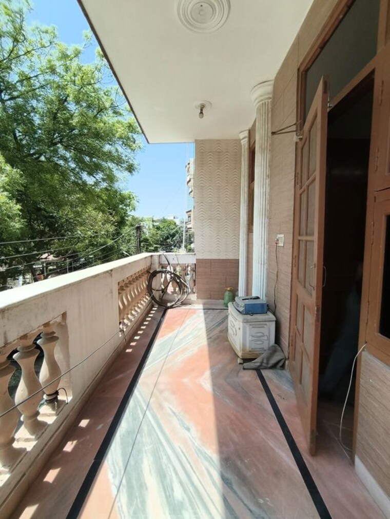 Balcony, sector 39 2.5 Bedroom 1400 Sq.Ft. Builder Floor In Sector 39 Gurgaon 10327446